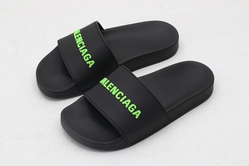 Ba*len*cia*ga black slides