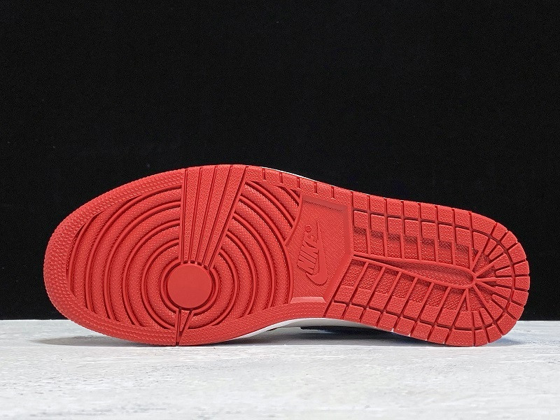 AIR JORDAN 1 RETRO HIGH OG FEARLESS CK5666-100