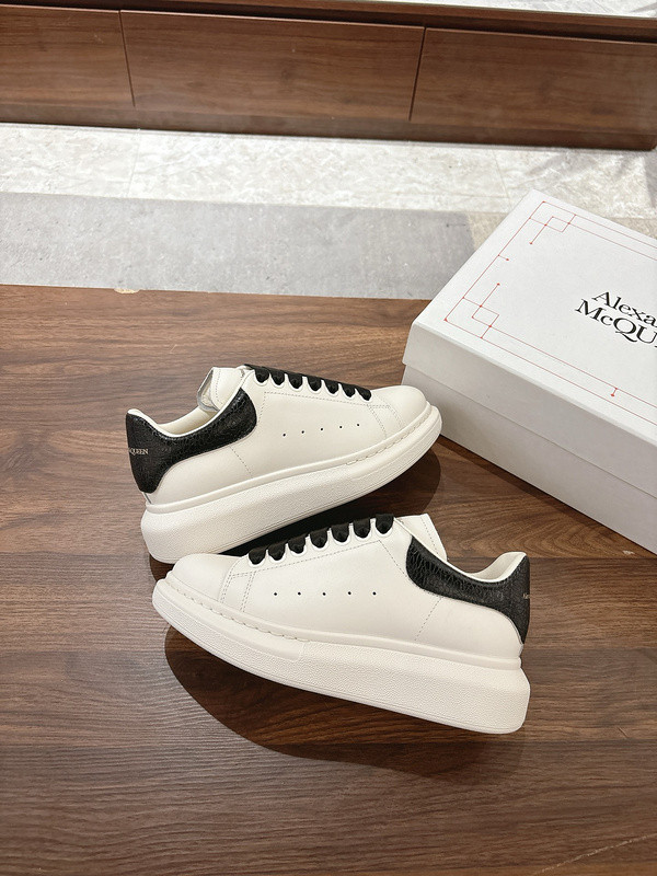 ALEXANDER MCQUEEN SNEAKER