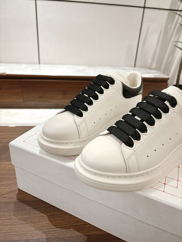 ALEXANDER MCQUEEN SNEAKER
