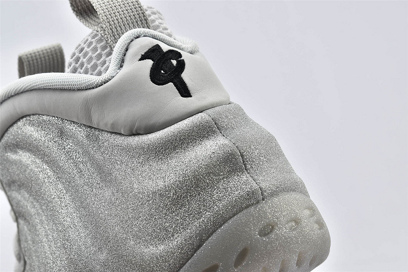 Nike Air Foamposite One AA3963 106