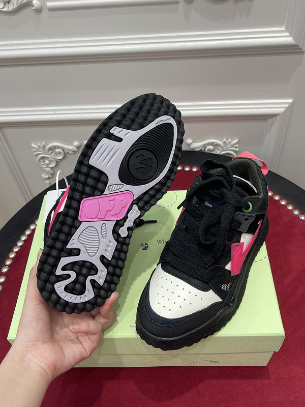 Off-White c/o Virgil Abloh