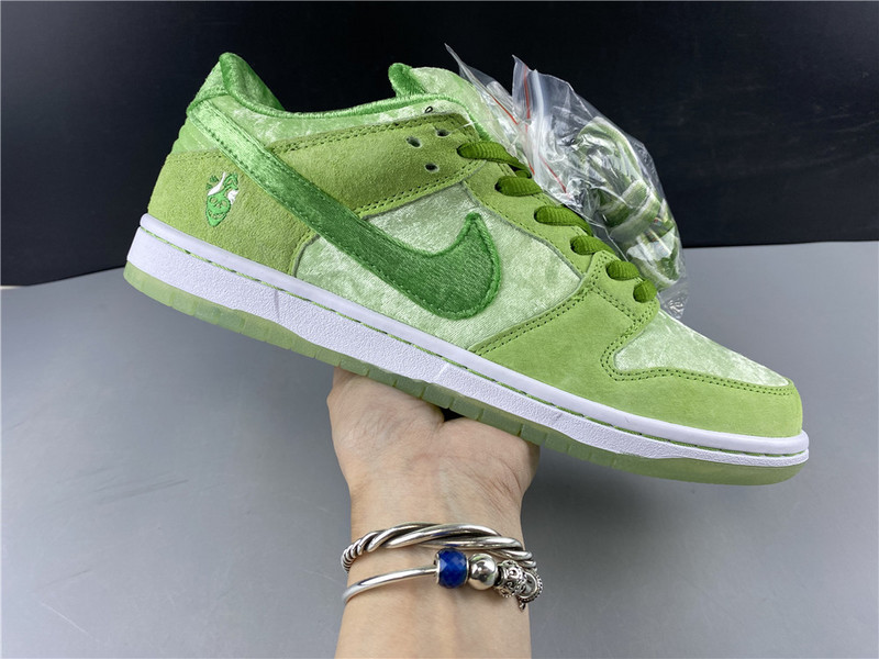Nike SB Dunk Low PRO QS StrangeLove Skateboards CT2552-300