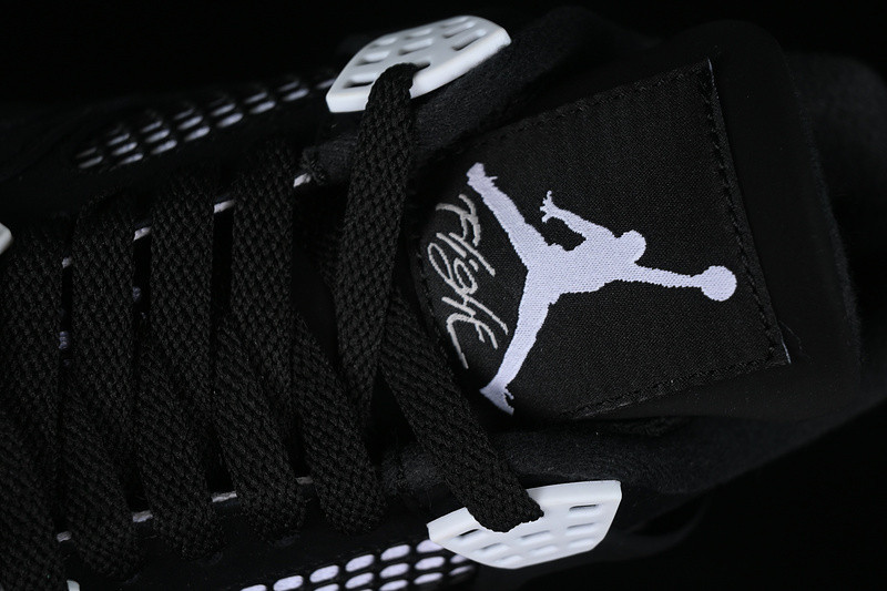 Air Jordan 4 “White Thunder” FQ8138-001