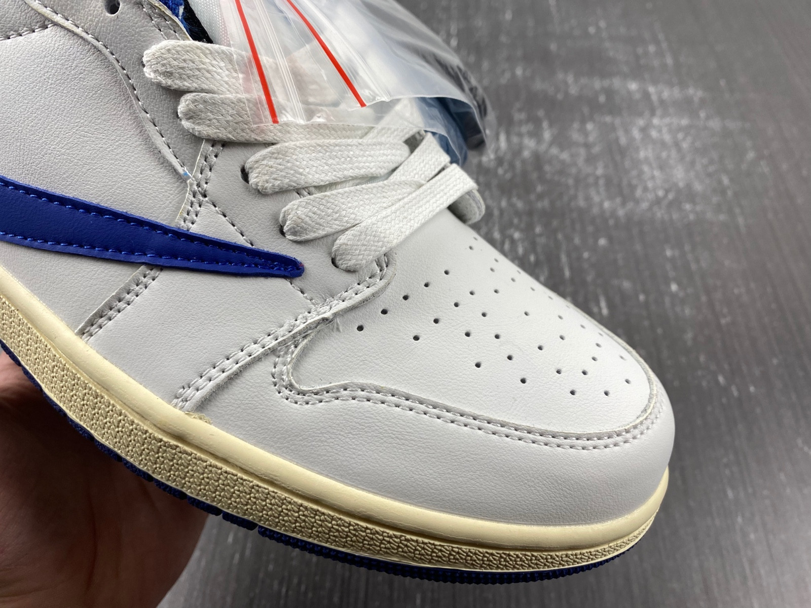 OFF-WHITE x Travis Scott x Air Jordan 1 OW DM7890-111