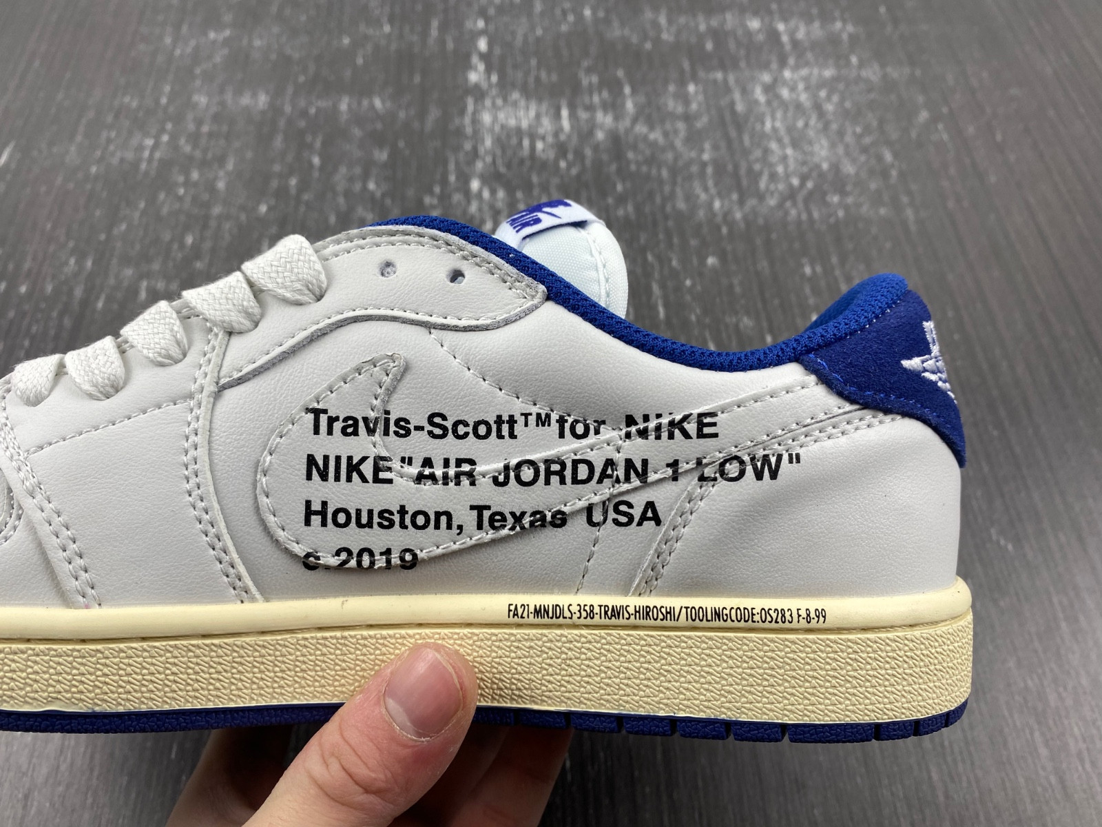 OFF-WHITE x Travis Scott x Air Jordan 1 OW DM7890-111