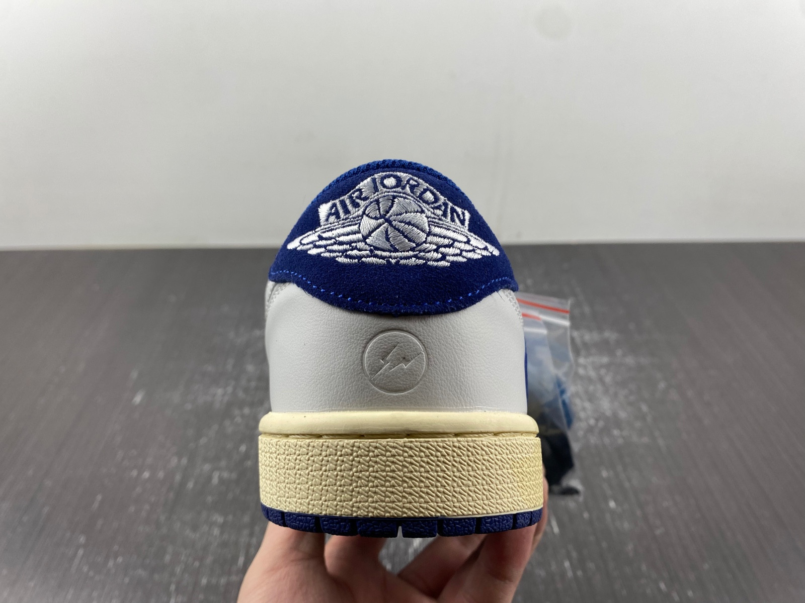 OFF-WHITE x Travis Scott x Air Jordan 1 OW DM7890-111