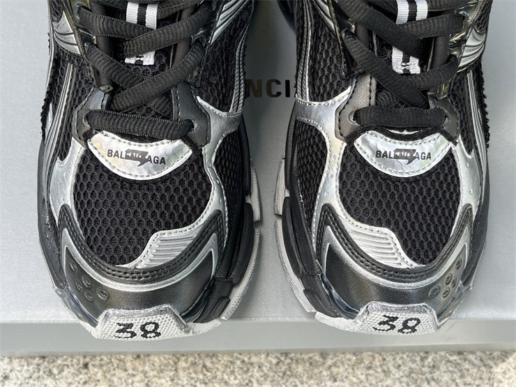 Balenciaga Runner 772767-W3RMU-1100
