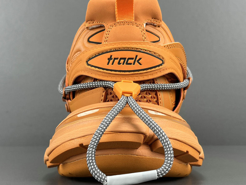 BALENCIAGA TRACK 800592 WTRHK 7000