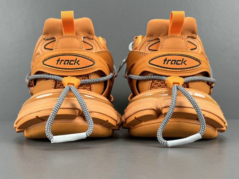 BALENCIAGA TRACK 800592 WTRHK 7000