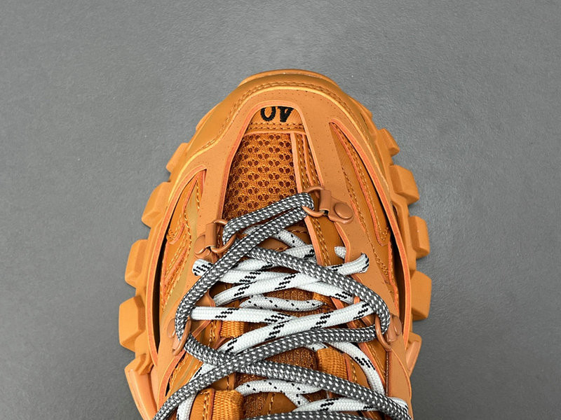 BALENCIAGA TRACK 800592 WTRHK 7000