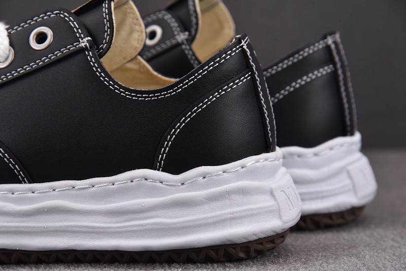 Ma*s*n mihara sneakers(Ma*s*n hank og sole black white)
