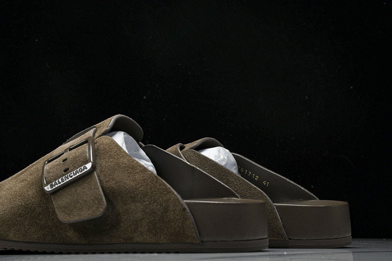 Ba*len*cia*ga Ba*len*cia*ga brown ‘sunday’ suede slides