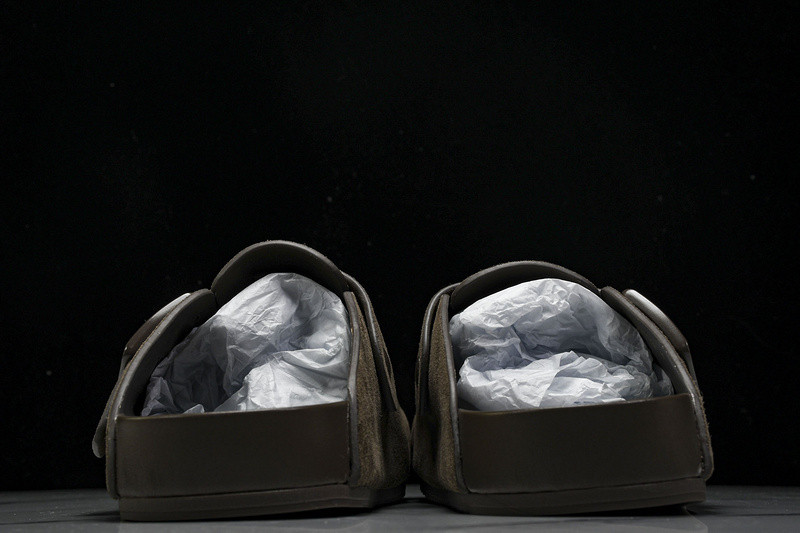 Ba*len*cia*ga Ba*len*cia*ga brown ‘sunday’ suede slides