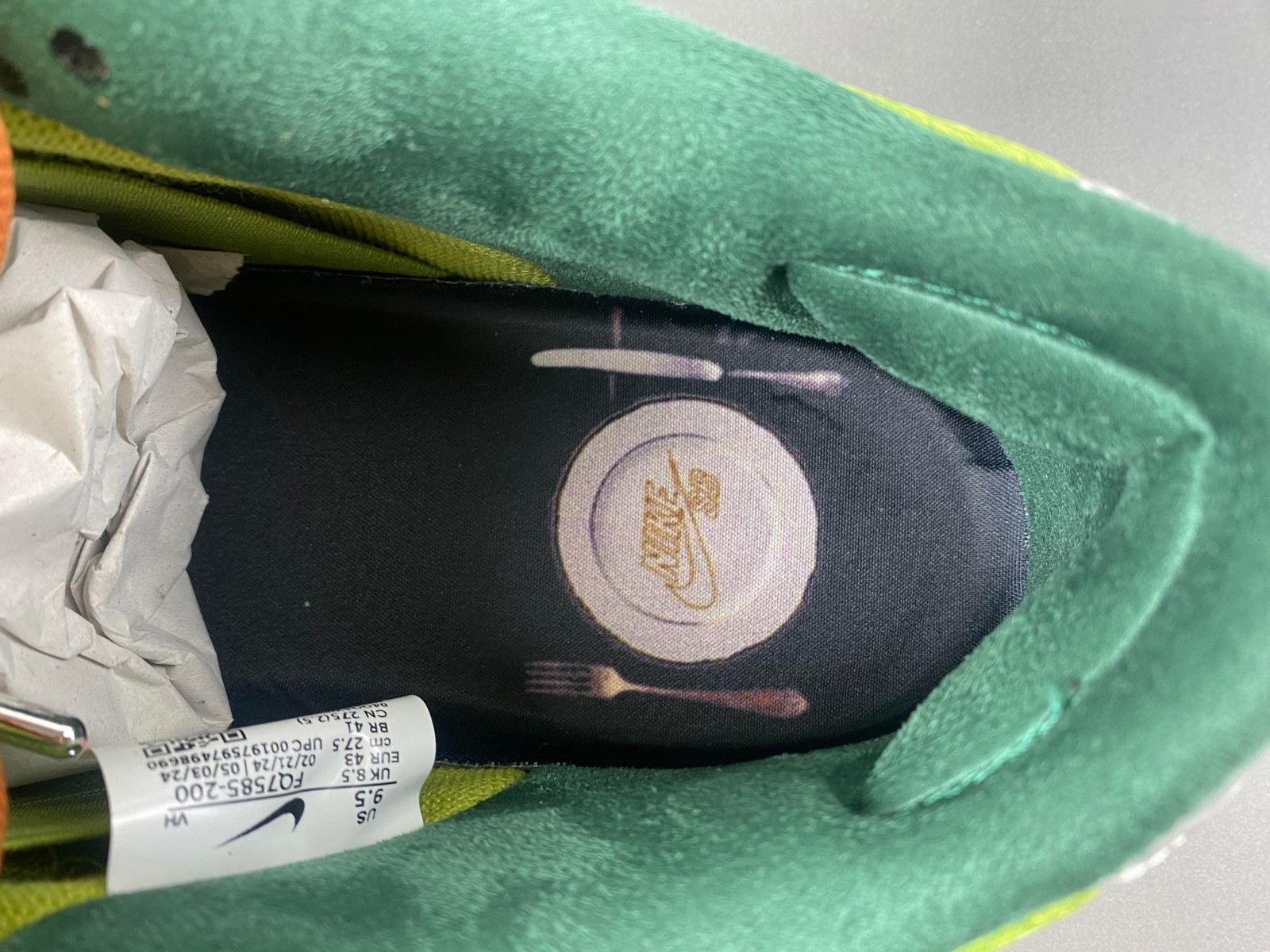 Nike SB Dunk Low "Escargot" FQ7585-200