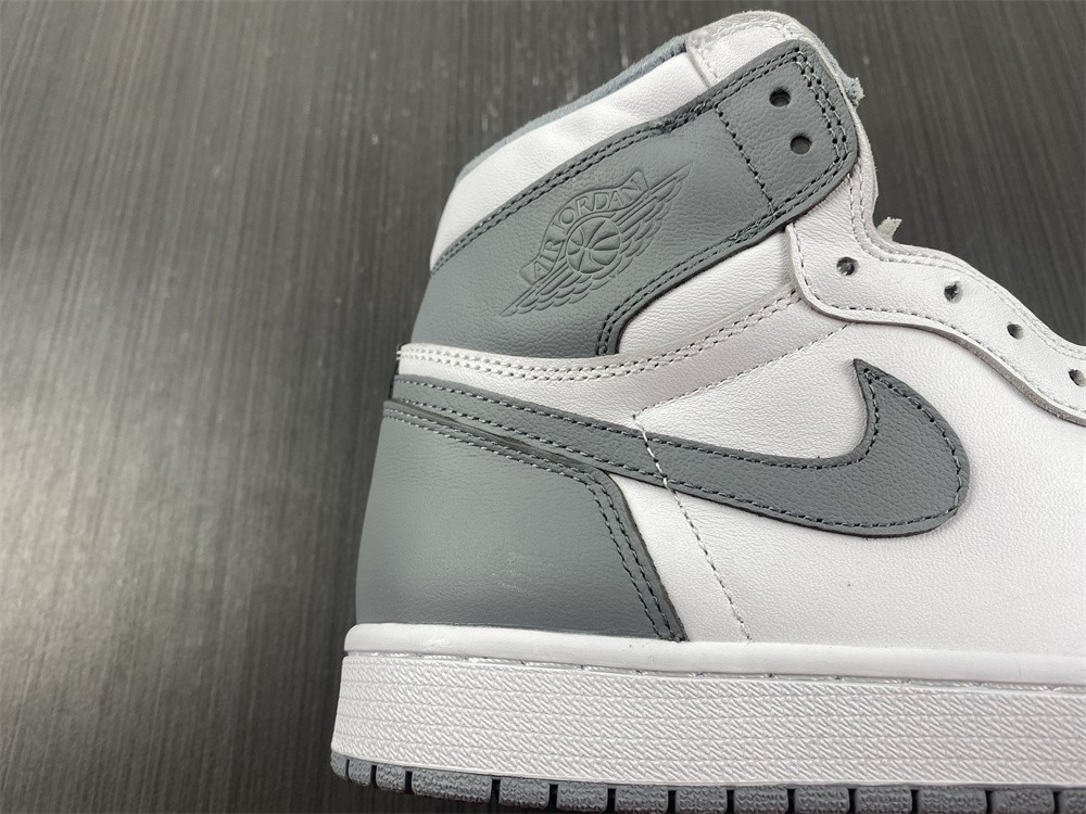 Air Jordan 1 High OG “Stealth” 555088-037