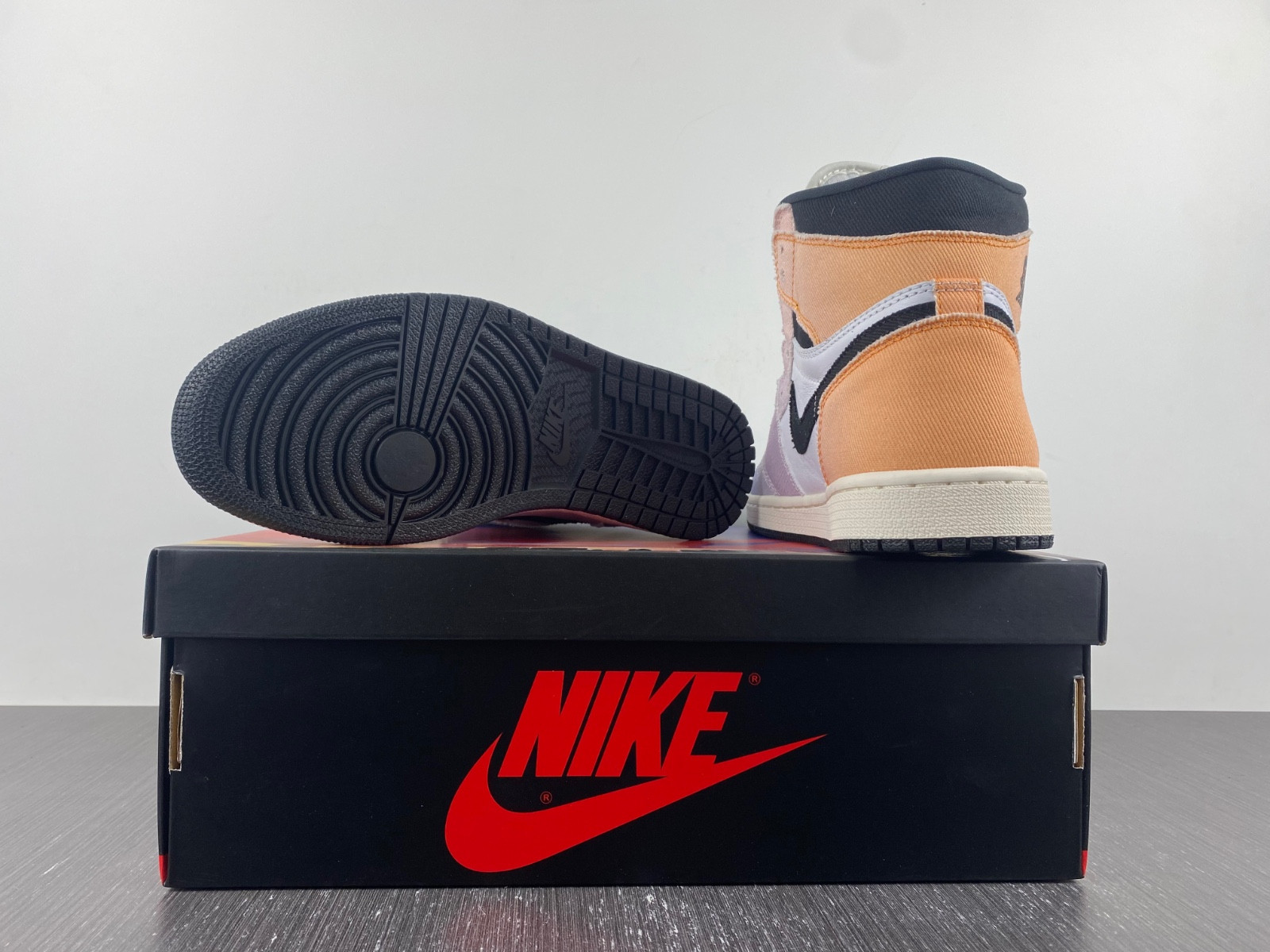 Air Jordan 1 High OG "Skyline" DX0054-805