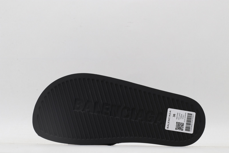 Ba*len*cia*ga black slides