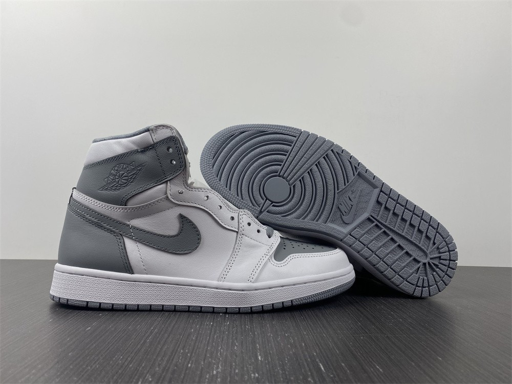 Air Jordan 1 High OG “Stealth” 555088-037