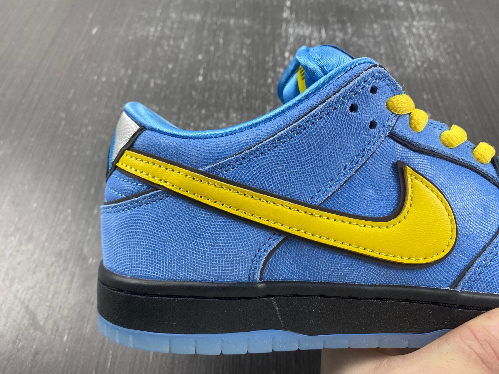 Nike THE POWERPUFF GIRLS X DUNK LOW PRO SB QS 