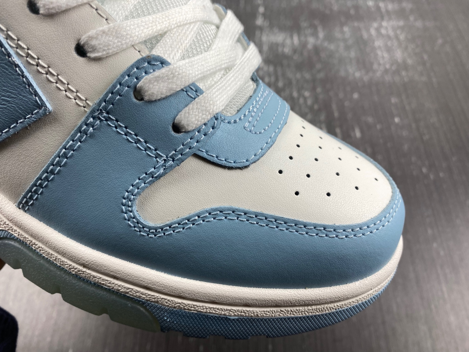 Off-White c/o Virgil Abloh