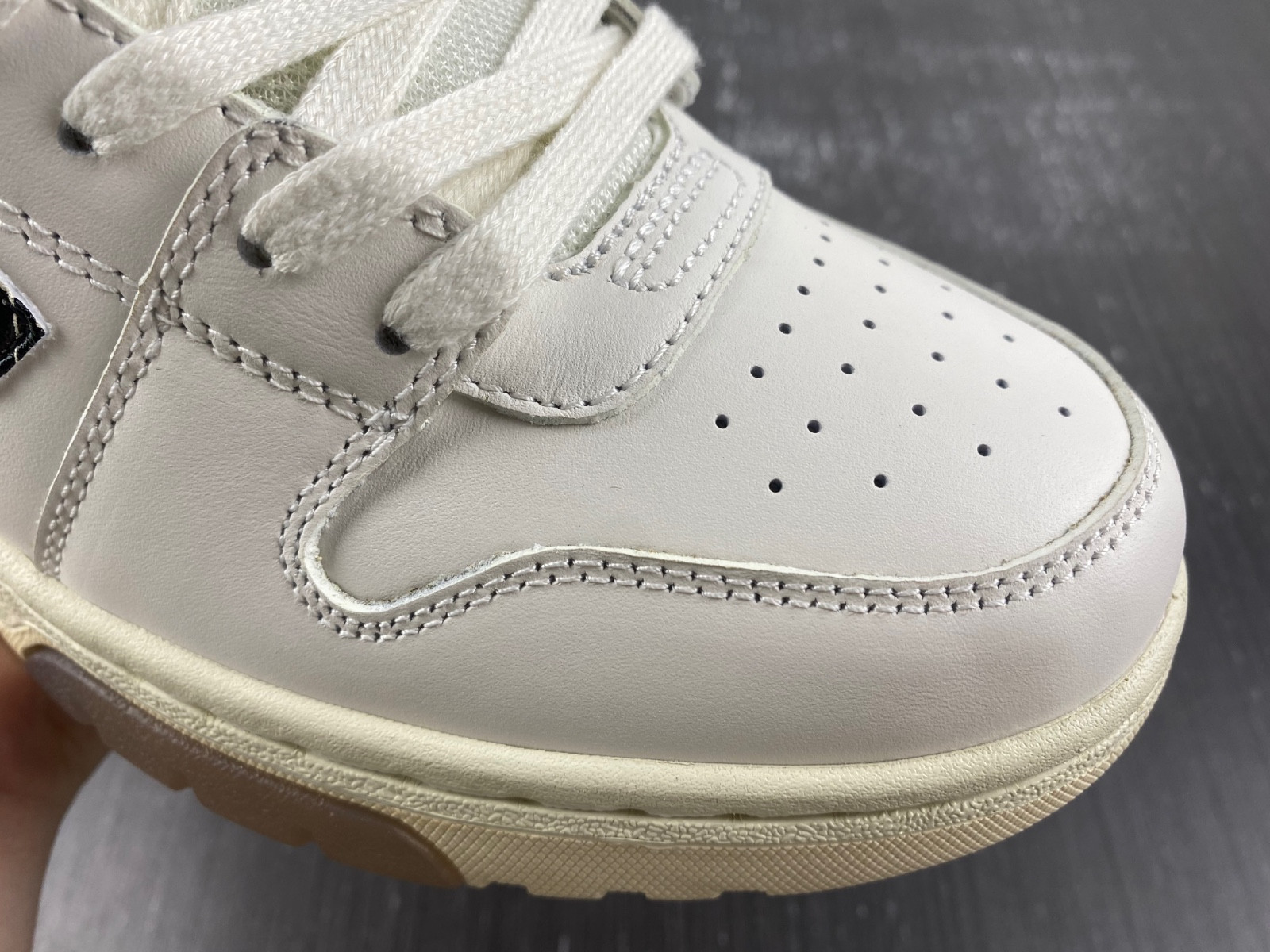 Off-White c/o Virgil Abloh