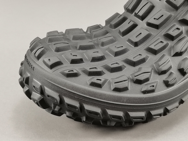 Ba*len*cia*ga bouncer clog