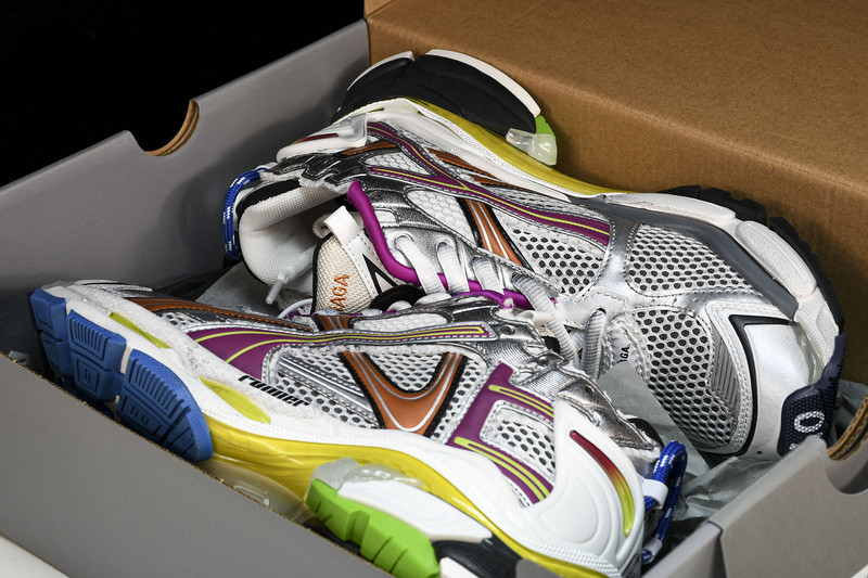 Ba*len*cia*ga runner 772774-w3rbw-9168 (it’s not the same as the previous one!)