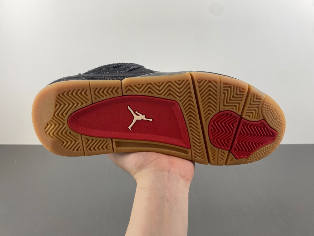 Levis x Air Jordan 4 “Taupe Haze”A02571-001