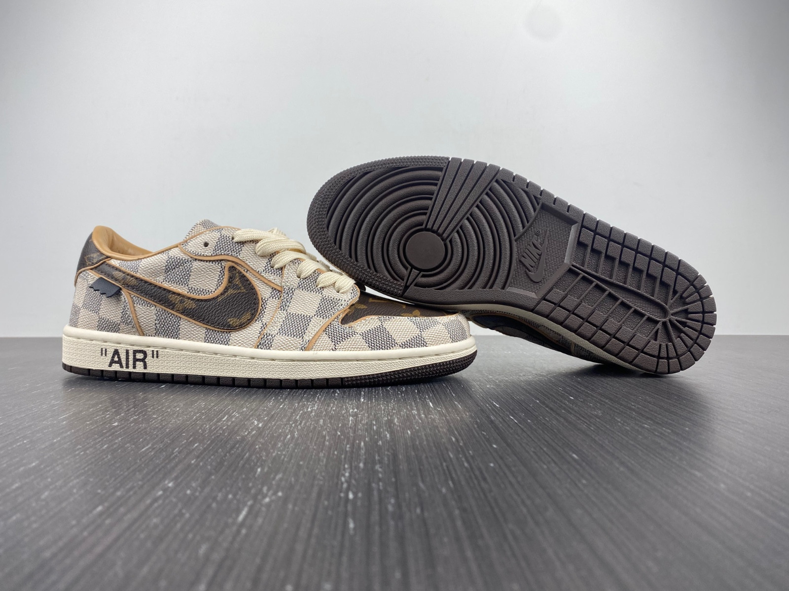 NIKE AIR FORCE 1 LOW BY VIRGIL ABLOH ( NORMAL SHOES BOX)
