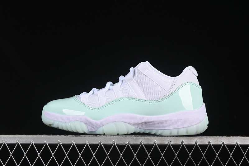 Air Jordan 11 Low "Igloo" AH7860-103