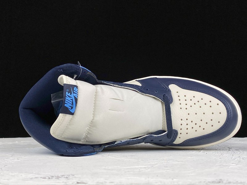 AIR JORDAN 1 OBSIDIAN UNIVERSITY BLUE 555088-140