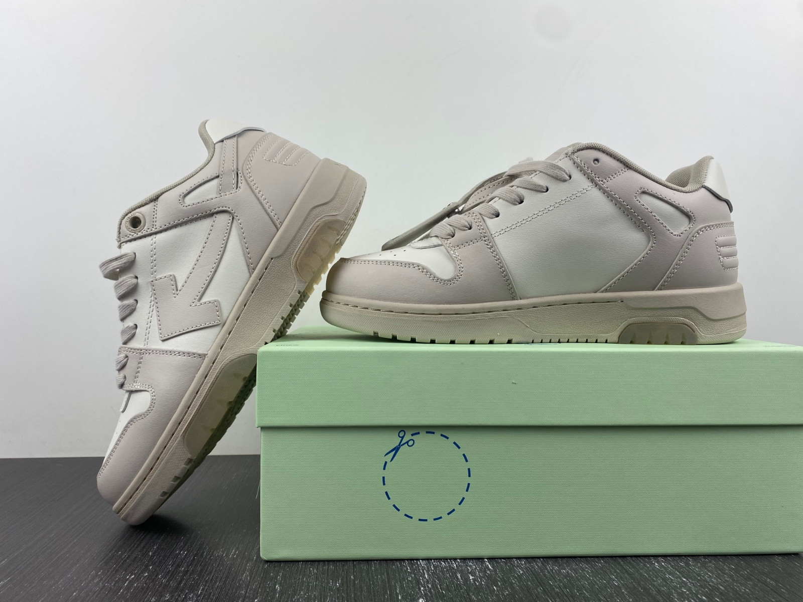 Off-White c/o Virgil Abloh