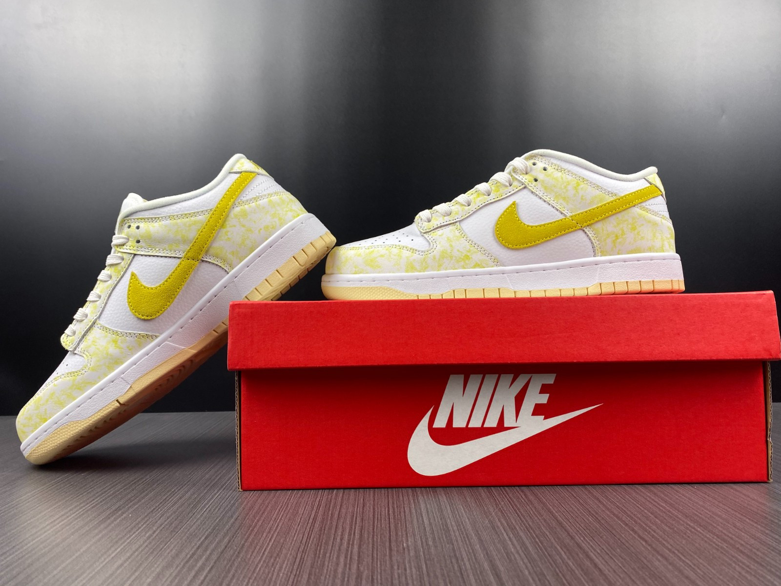 NIKE DUNK LOW “YELLOW STRIKE” DM9467-700