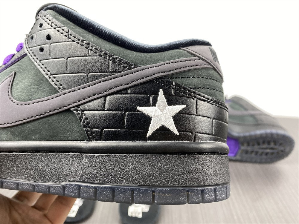 FAMILIA X NIKE SB DUNK LOW FIRST AVENUE DJ1159-001