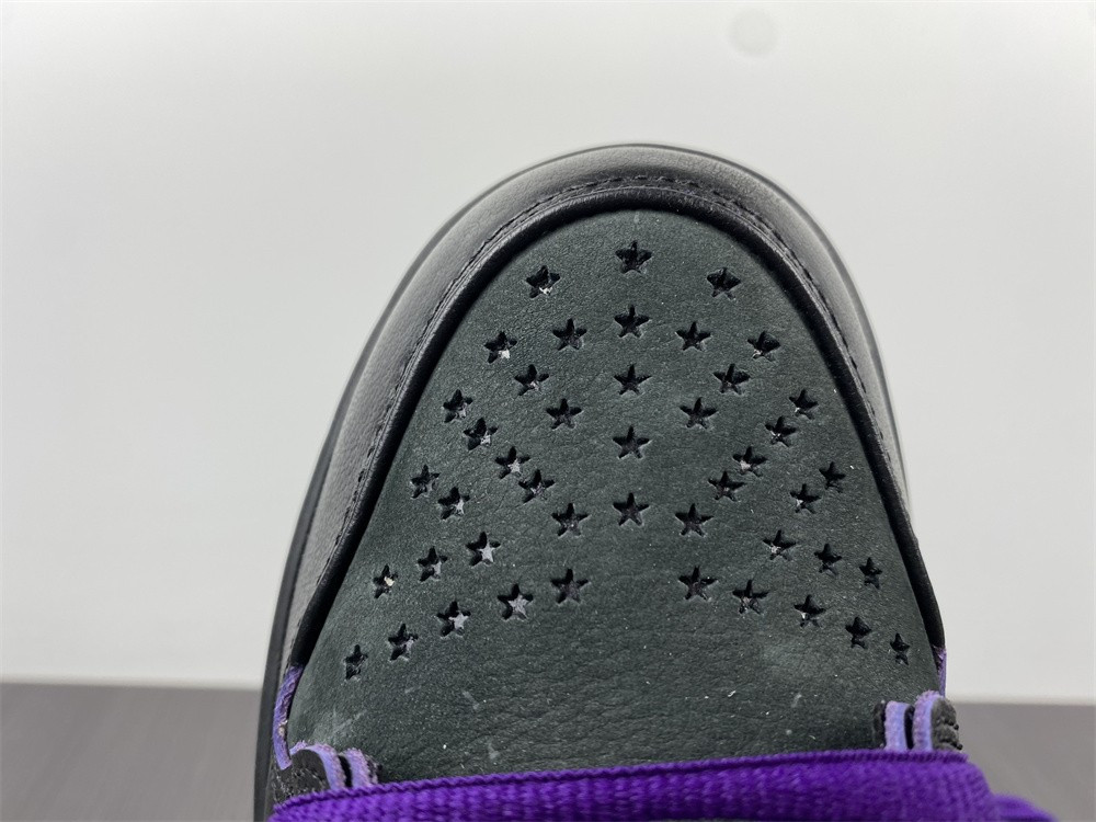 FAMILIA X NIKE SB DUNK LOW FIRST AVENUE DJ1159-001