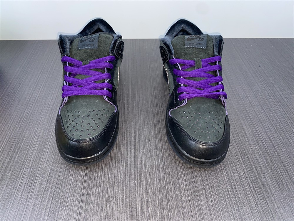 FAMILIA X NIKE SB DUNK LOW FIRST AVENUE DJ1159-001