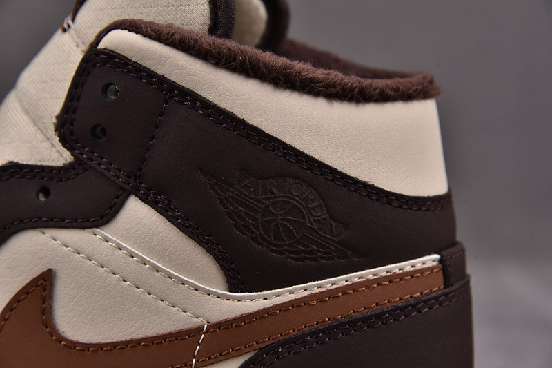 Jordan 1 Mid SE Brown Basalt Oatmeal (W) DO6699-200