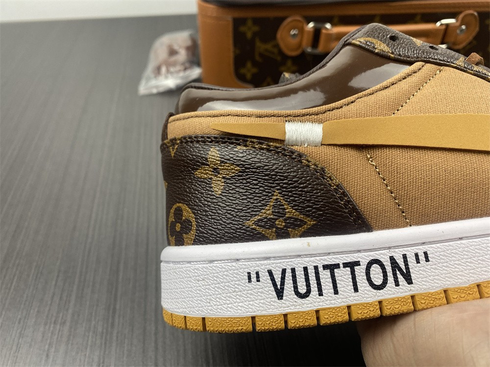 AIR JORDAN 1 LOW SNEAKERS