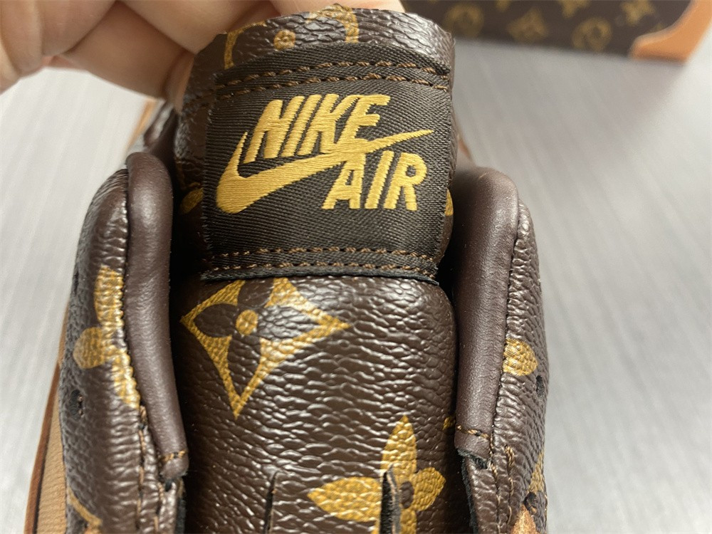 AIR JORDAN 1 LOW SNEAKERS