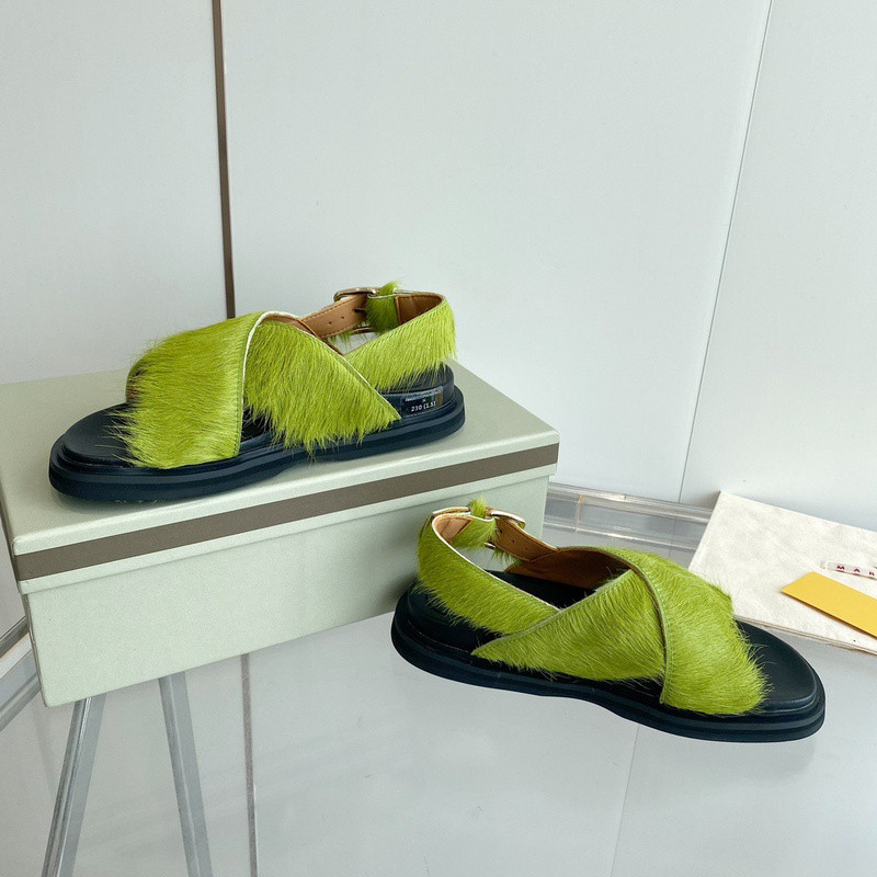 FUCHSIA LONG-HAIR CALFSKIN FUSSBETT