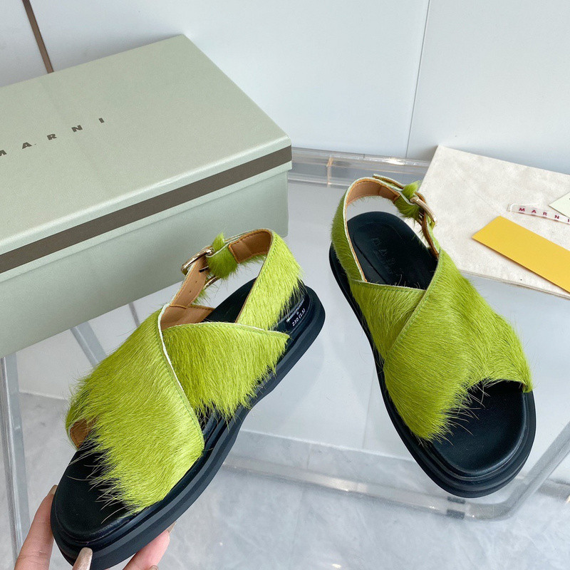 FUCHSIA LONG-HAIR CALFSKIN FUSSBETT