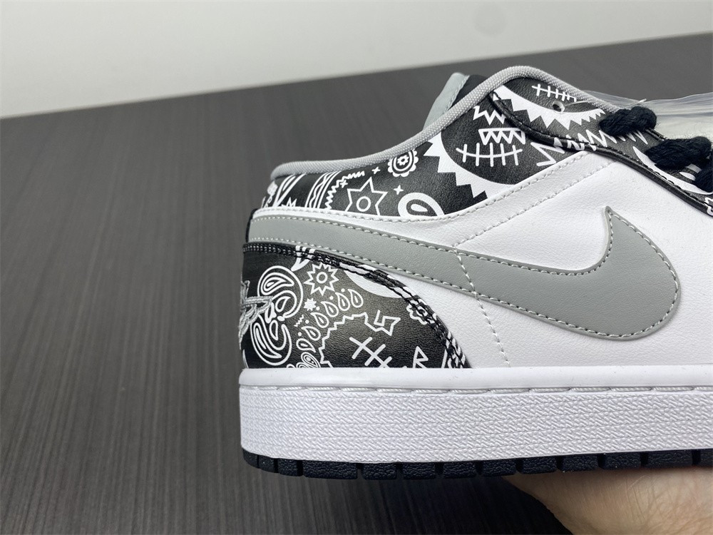 AIR JORDAN 1 LOW BLACK WHITE GREY 553558-040