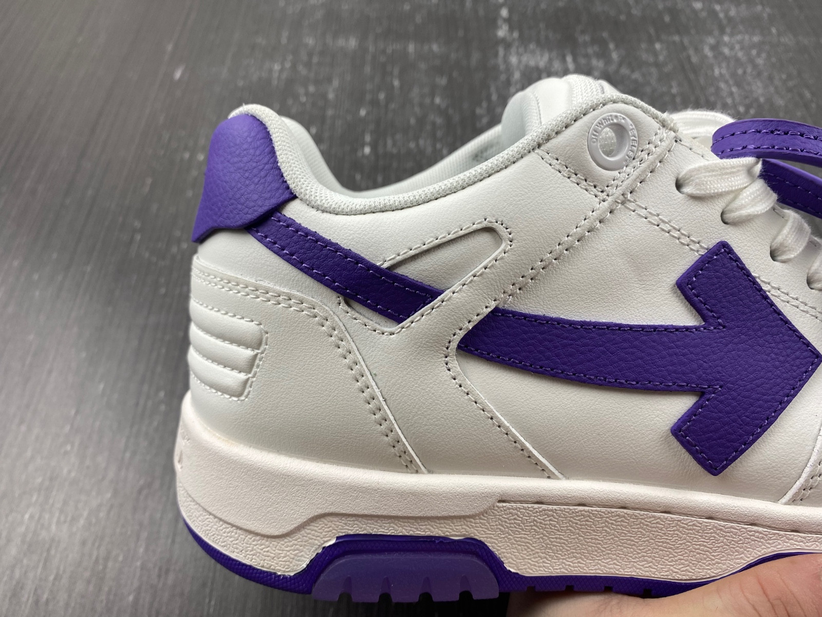 Off-White c/o Virgil Abloh