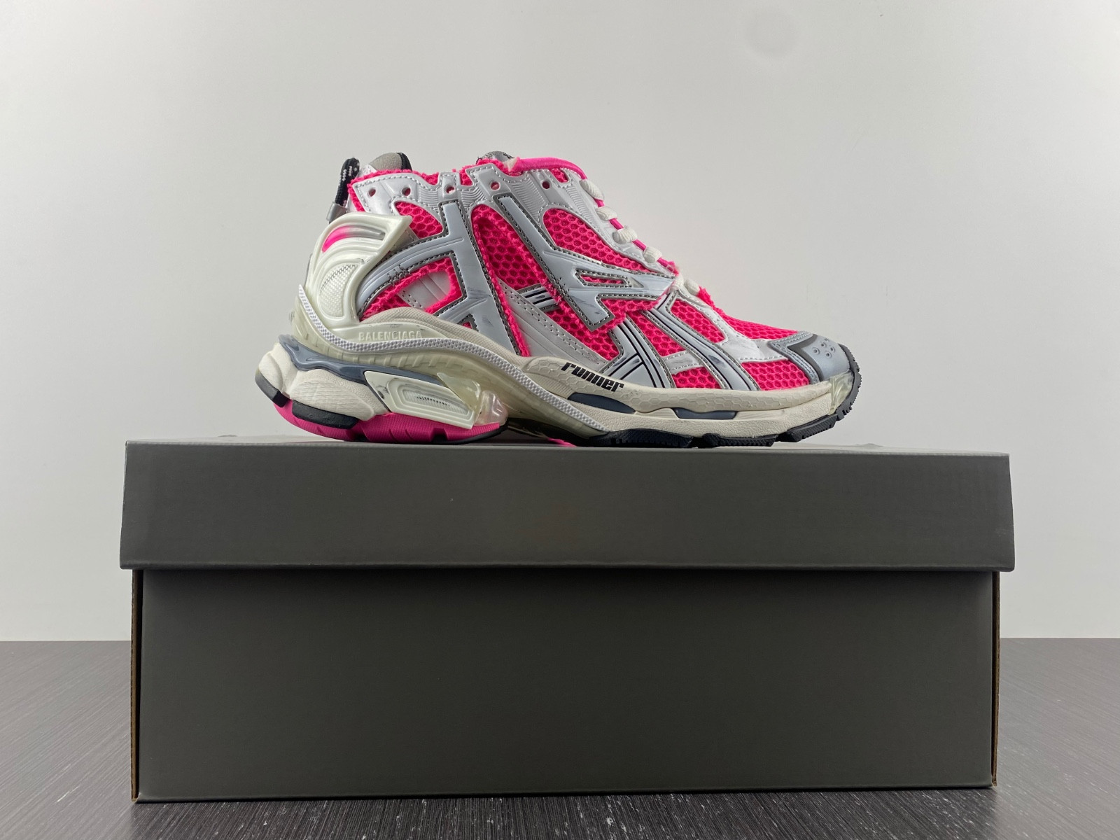 Ba*len*cia*ga runner 677402 w3rbn 9155