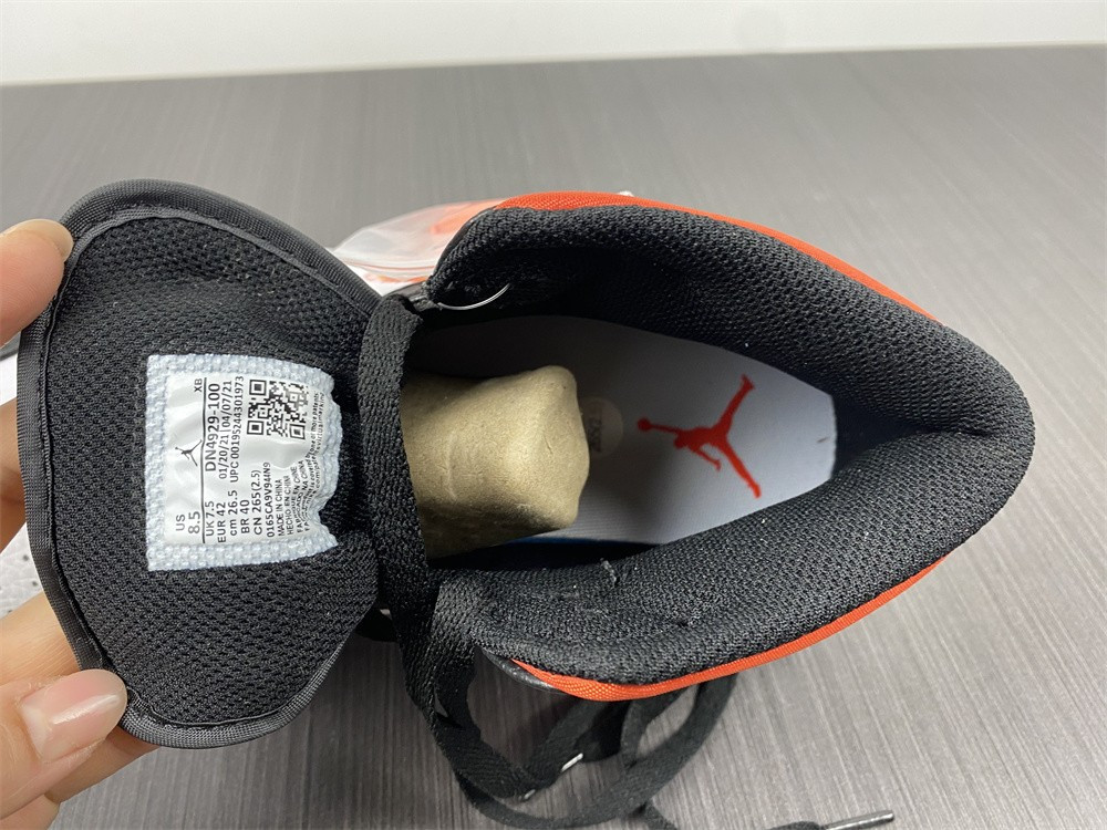 Jordan 1 Mid Zig Zag DN4929-100