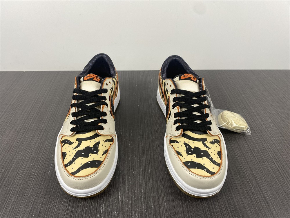 JORDAN 1 LOW OG YEAR OF THE TIGER DH6932-100