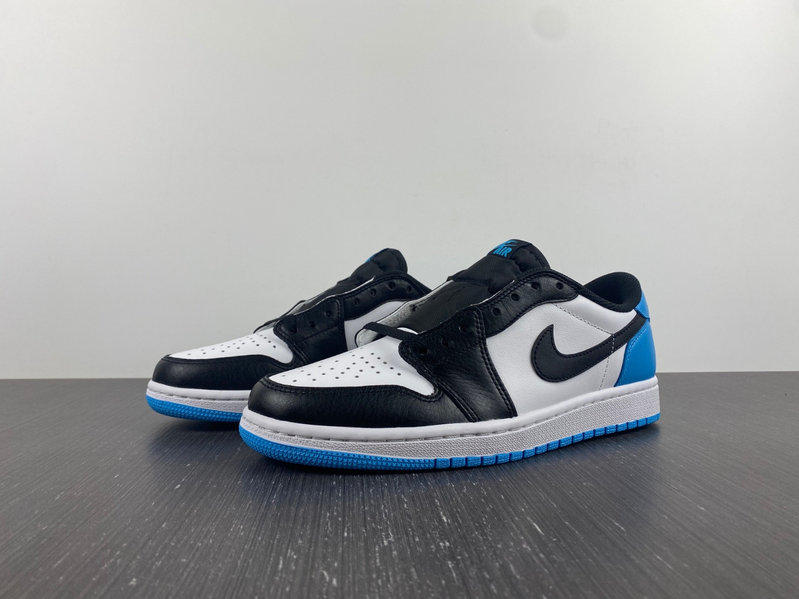 Jordan 1 Retro Low OG UNC CZ0790--104