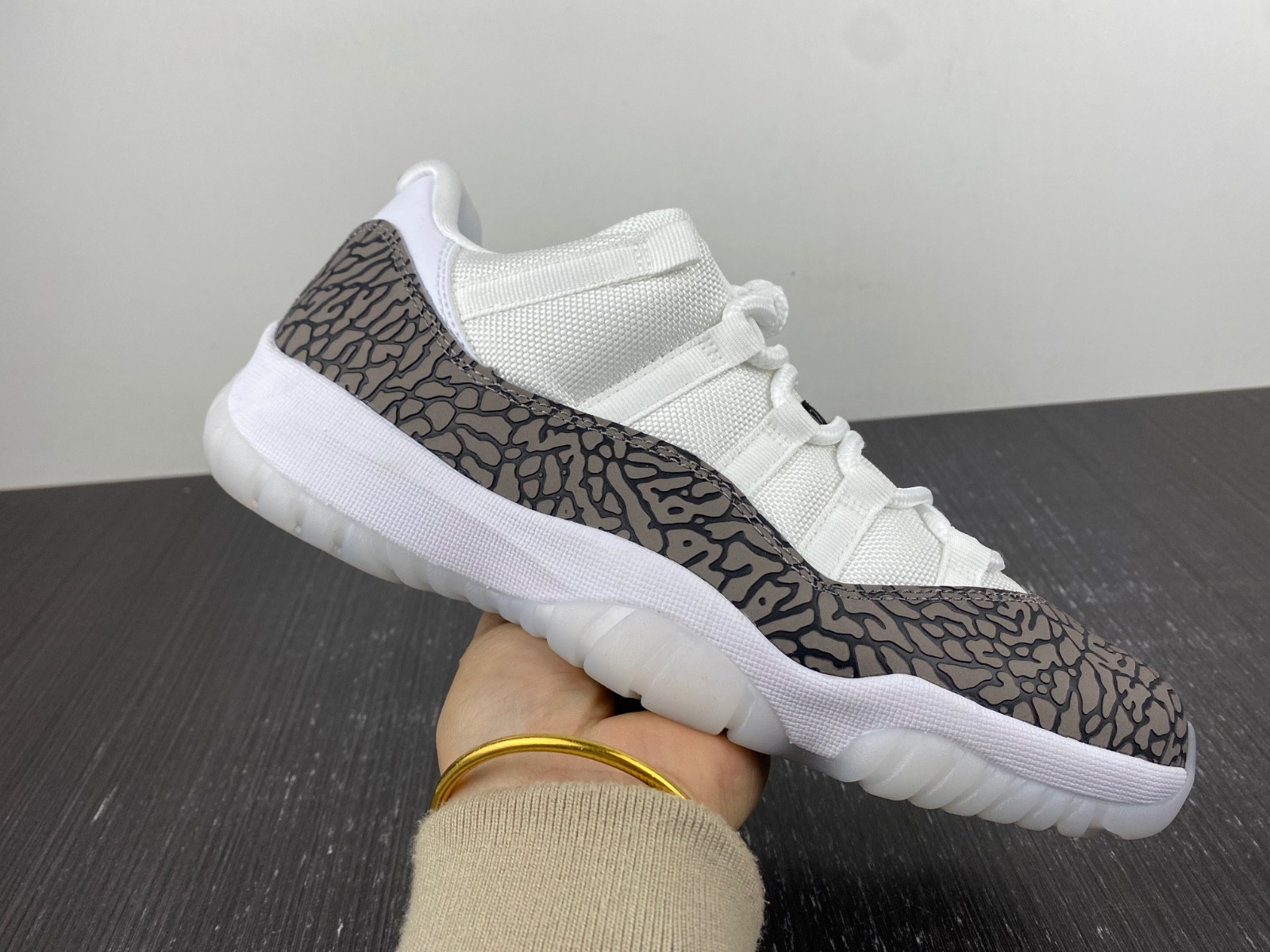Air Jordan 11 Low Cement Grey AV2187-140