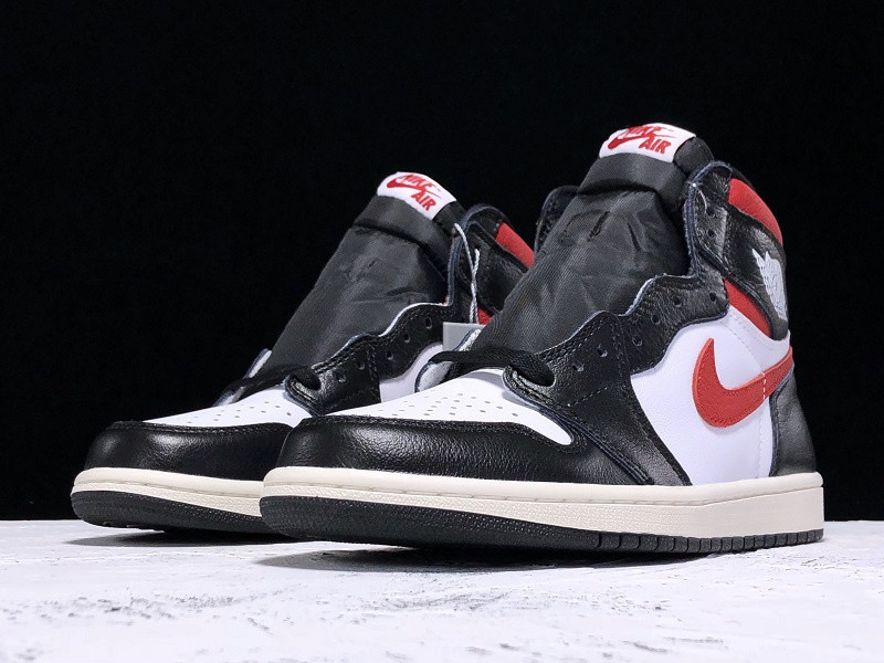 AIR JORDAN 1 BLACK WHITE GYM RED 555088-061